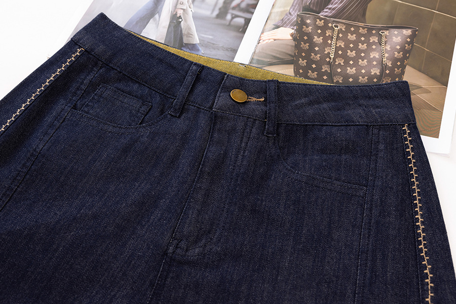 Color-Block Cropped Jeans - Image 10