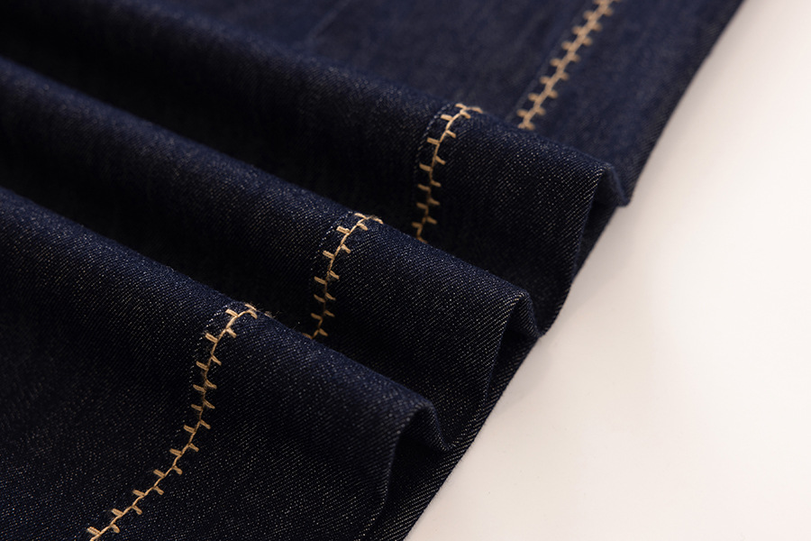 Color-Block Cropped Jeans - Image 12