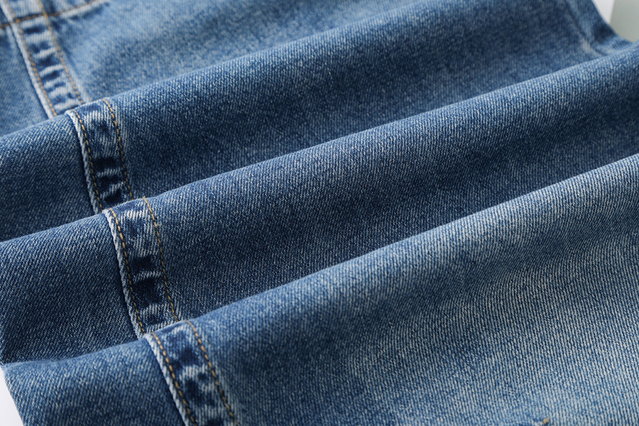 Jeans ready to ship
