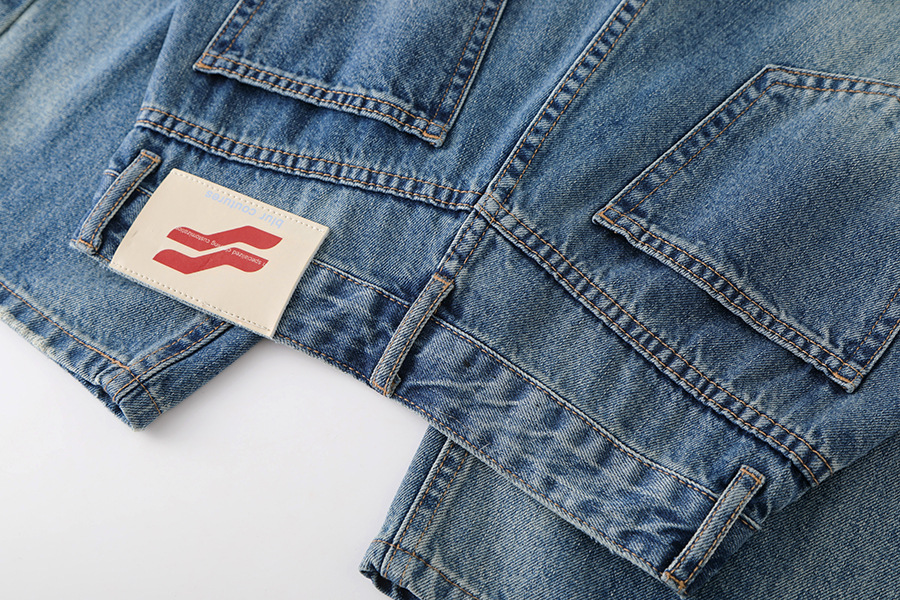 Jeans ready to ship