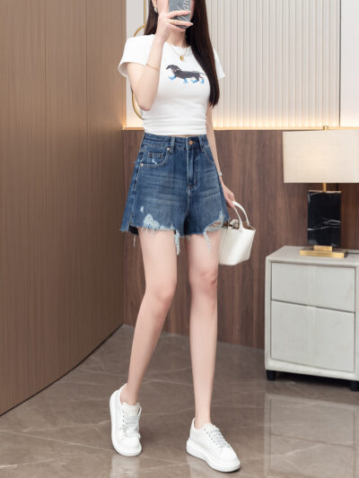 High-waisted jeans