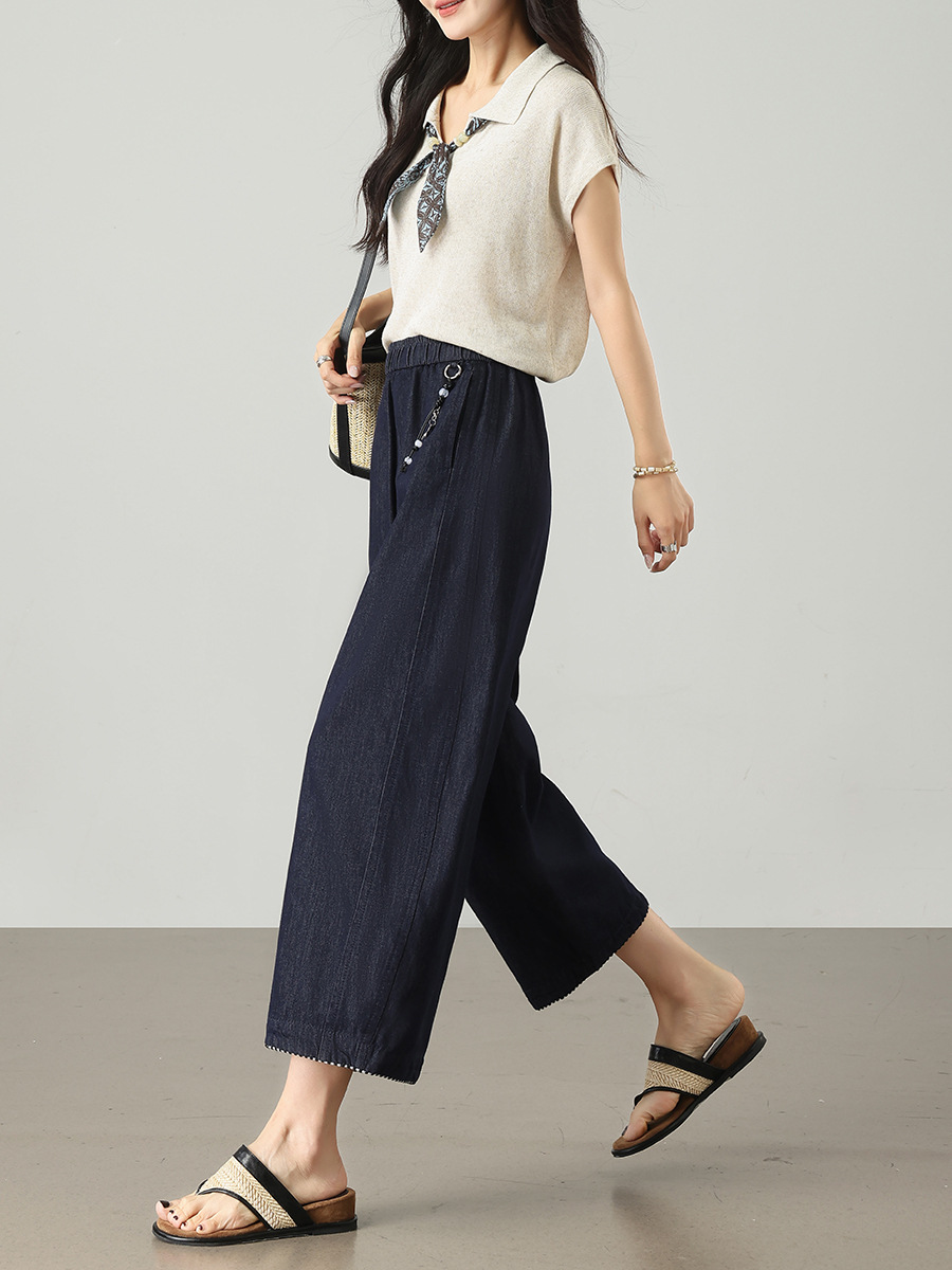 Close-Up Of Elegant Splicing Elastic Pants Apparel Wholesaler
